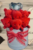 Premium Silindir Hediye Kutusunda, Kalpli Balonlu 6’lı Kırmızı Ayıcık Buketi thumbnail 1