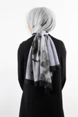 KREP ŞAL BATİK VE ÇİÇEK DESENLİ SİYAH - SAKS RENKLİ 70X190 KIRIŞMAZ ŞAL İTALYAN DİKİŞLİ thumbnail 1