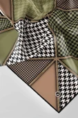 Twil Geometrik Ve Kazayak Desenli Haki Renkli 90x90 Eşarp (İpek İçermez) Dikim Şekli : El Dikişi thumbnail 3