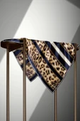 %100 Twill İpek Leopar Desenli Lacivert - Krem Renkli 90x90 Eşarp Dikim Şekli : El Dikişi thumbnail 3