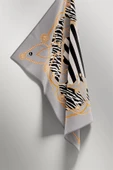 Twill Gold Detaylı Zebra Desenli Gümüş Renkli 90x90 Eşarp (İpek İçermez) Kenar Dikiş Şekli El Dikişli thumbnail 4