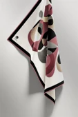 Twill Geometrik Desenli Pudra Renkli 90x90 Eşarp (İpek İçermez) Kenar Dikiş Şekli El Dikişli thumbnail 4
