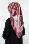 Twill Zincirli Ve Kemer Desenli Pembe Renkli 90x90 Eşarp (İpek İçermez) Kenar Dikiş Şekli El Dikişli thumbnail 1