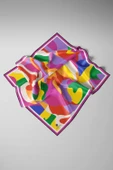 %100 Twill İpek Geometrik Desenli Fuşya Renkli 90x90 Eşarp Dikim Şekli : El Dikişi thumbnail 5