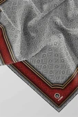 Twill Geometrik Çıtır Desenli Kırmızı Renkli 90x90 Eşarp (İpek İçermez) Kenar Dikiş Şekli El Dikişli thumbnail 2