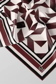 Twill Geometrik Desenli Şarabi Renkli 90x90 Eşarp (İpek İçermez) Kenar Dikiş Şekli El Dikişli thumbnail 3