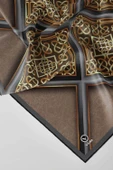 Twill Gold Çerçeveli Barok Desenli Bej Renkli 90x90 Eşarp (İpek İçermez) Kenar Dikiş Şekli El Dikişli thumbnail 3