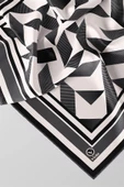 Twill Geometrik Desenli Füme Renkli 90x90 Eşarp (İpek İçermez) Kenar Dikiş Şekli El Dikişli thumbnail 2