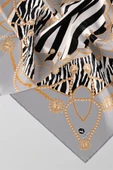 Twill Gold Detaylı Zebra Desenli Gümüş Renkli 90x90 Eşarp (İpek İçermez) Kenar Dikiş Şekli El Dikişli thumbnail 2