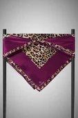 %100 Twill İpek Leopar Desenli Mürdüm Renkli 90x90 Eşarp Dikim Şekli : El Dikişi thumbnail 6