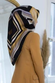 %100 Twill İpek Kare Desenli Siyah - Gold Renkli 90x90 Eşarp Kenar Dikiş Şekli El Dikişli thumbnail 1
