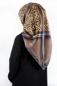 Twill Gold Çerçeveli Barok Desenli Bej Renkli 90x90 Eşarp (İpek İçermez) Kenar Dikiş Şekli El Dikişli thumbnail 1