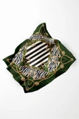 Twill Gold Detaylı Zebra Desenli Zümrüt Yeşili Renkli 90x90 Eşarp (İpek İçermez) Kenar Dikiş Şekli El Dikişli thumbnail 3