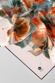 Twill Çiçek Desenli Turuncu Renkli 90x90 Eşarp (İpek İçermez) Kenar Dikiş Şekli El Dikişli thumbnail 2