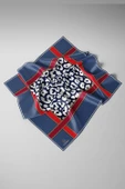%100 Twill İpek Leopar Desenli İndigo - Kırmızı Renkli 90x90 Eşarp Dikim Şekli : El Dikişi thumbnail 3