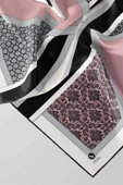 Twill Geometrik Barok Desenli Pudra - Gri Renkli 90x90 Eşarp (İpek İçermez) Kenar Dikiş Şekli El Dikişli thumbnail 2