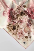 Twill Çiçek Desenli Pudra Renkli 90x90 Eşarp (İpek İçermez) Kenar Dikiş Şekli El Dikişli thumbnail 2
