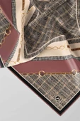 Twill Kemer ve Zincir Detaylı Ekose Desenli Gül Kurusu Renkli 90x90 Eşarp (İpek İçermez) Kenar Dikiş Şekli El Dikişli thumbnail 3