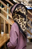 %100 Twill İpek Leopar Desenli Pudra - Siyah Renkli 90x90 Eşarp Dikim Şekli : El Dikişi thumbnail 1
