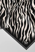Twill Zebra Desenli Krem - Gri Renkli 90x90 Eşarp (İpek İçermez) Dikim Şekli : El Dikişi thumbnail 2