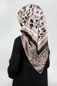 Twill Kemerli ve Leopar Desenli Bej Renkli 90x90 Eşarp (İpek İçermez) Dikim Şekli : El Dikişi thumbnail 1