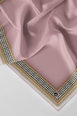 Twill Kazayak Bordür Desenli Pudra Renkli 90x90 Eşarp (İpek İçermez) Kenar Dikiş Şekli El Dikişli thumbnail 3