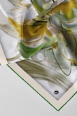 Twill Çiçek Tablo Desenli Zümrüt Yeşili Renkli 90x90 Eşarp (İpek İçermez) Kenar Dikiş Şekli El Dikişli thumbnail 3