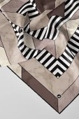 Twill Çizgili Geometrik Mermer Desenli Taş Renkli 90x90 Eşarp (İpek İçermez) Kenar Dikiş Şekli El Dikişli thumbnail 2