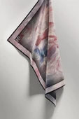 Twill Sulu Boyalı Çiçek Desenli Pudra Renkli 90x90 Eşarp (İpek İçermez) Kenar Dikiş Şekli El Dikişli thumbnail 4