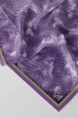Twill Batik Desenli Mor Renkli 90x90 Eşarp (İpek İçermez) Kenar Dikiş Şekli El Dikişli thumbnail 2