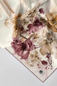 Twill Çiçek Desenli Gül Kurusu Renkli 90x90 Eşarp (İpek İçermez) Kenar Dikiş Şekli El Dikişli thumbnail 2