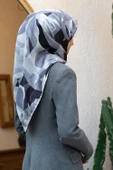 %100 Twill İpek Çiçek Desenli Gri - Siyah Renkli 90x90 Eşarp Dikim Şekli : El Dikişi thumbnail 1