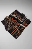 %100 Twill İpek Zebra Desenli Gold - Siyah Renkli 90x90 Eşarp Dikim Şekli : El Dikişi thumbnail 5
