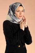 %100 Twill İpek Yaprak Desenli Gri Renkli 90x90 Eşarp Dikim Şekli : El Dikişi thumbnail 4