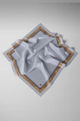 %100 Twill İpek Bordürü Leoparlı Düz Desenli Gümüş- Gold Renkli 90x90 Eşarp Dikim Şekli : El Dikişi thumbnail 3