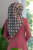 %100 Twill İpek Geometrik Desenli Krem - Gri Renkli 90x90 Eşarp Dikim Şekli : El Dikişi thumbnail 1