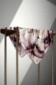 % 57 İPEK % 43 VİSKON Twill İpek Batik Çiçek Desenli Pudra - Bej Renkli 90x90 Eşarp Kenar Dikiş Şekli El Dikişli thumbnail 5