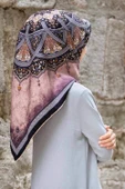 %100 Twill İpek Şal Desenli Pudra - Siyah Renkli 90x90 Eşarp Dikim Şekli : El Dikişi thumbnail 1