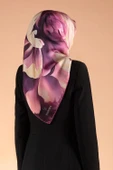 %100 Twill İpek Yaprak Desenli Pembe Renkli 90x90 Eşarp Dikim Şekli : El Dikişi thumbnail 5