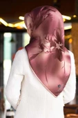 100% Twill İpek Çiçek Desenli Pudra Renkli 90x90 Dikim Şekli : El Dikişi Eşarp thumbnail 1
