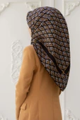 % 57 İPEK % 43 VİSKON Twill İpek Geometrik Desenli Siyah - Gold Renkli 90x90 Eşarp Dikim Şekli : El Dikişi thumbnail 1