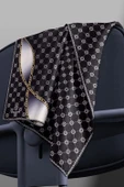 %100 Twill İpek Zincirli Ve Monogram Desenli Siyah - Krem Renkli 90x90 Eşarp Dikim Şekli : El Dikişi thumbnail 3