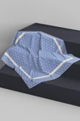 % 57 İPEK % 43 VİSKON Twill İpek Geometrik Desenli İndigo - Krem Renkli 90x90 Eşarp Dikim Şekli : El Dikişi thumbnail 6
