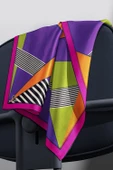 %100 Twill İpek Çizgili ve Geometrik Desenli Fuşya - Turuncu Renkli 90x90 Eşarp Dikim Şekli : El Dikişi thumbnail 3