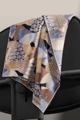 %100 Twill İpek Geometrik Desenli Gri - Sütlü Kahve Renkli 90x90 Eşarp Eşarp Kenar Dikiş Şekli El Dikişli thumbnail 5