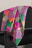 %100 Twill İpek Geometrik Desenli Fuşya - Zümrüt Yeşili Renkli 90x90 Eşarp Eşarp Kenar Dikiş Şekli El Dikişli thumbnail 5