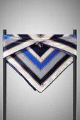 %100 Twill İpek Zincir Detaylı Geometrik Desenli Saks - Lacivert Renkli 90x90 Eşarp Dikim Şekli : El Dikişi thumbnail 6