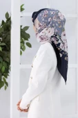 %100 Twill İpek Geometrik Ve Çiçek Desenli Lacivert - Bej Renkli 90x90 Eşarp Dikim Şekli : El Dikişi thumbnail 1