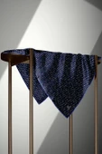 %100 Twill İpek Çıtır Motif Desenli Lacivert - İndigo Renkli 90x90 Eşarp Dikim Şekli : El Dikişi thumbnail 4