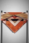 %100 Twill İpek Geometrik Desenli Bej - Taba Renkli 90x90 Eşarp Dikim Şekli : El Dikişi thumbnail 6